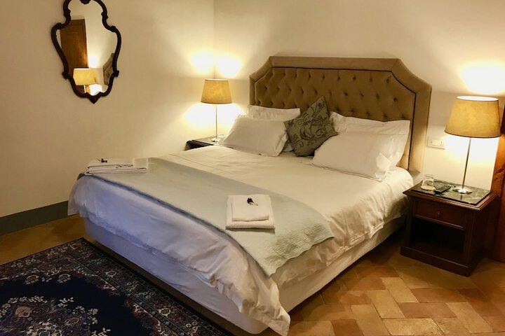 Room 9 of 33