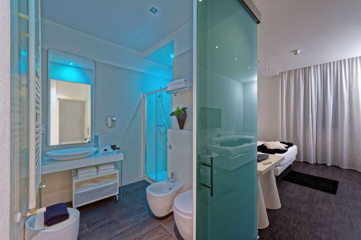 Room 74 of 100