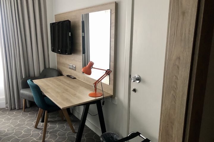 Room 25 of 210
