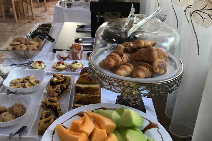 Breakfast/Coffee Service 28 of 55