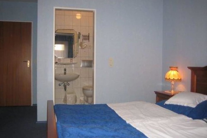 Room 9 of 26