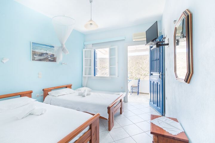 Room 4 of 25