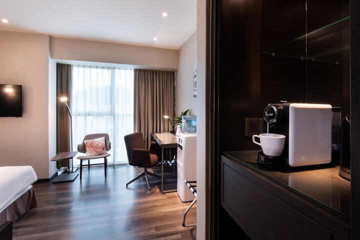 Room 5 of 51