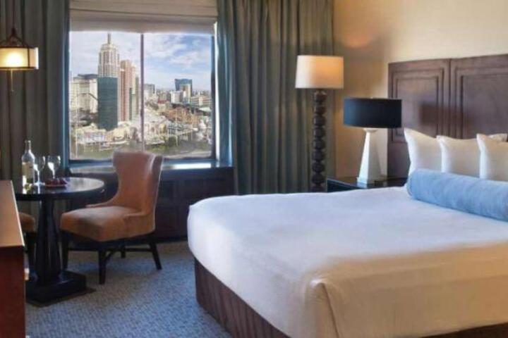Standard Room, King or Two Doubles (3 of 5)