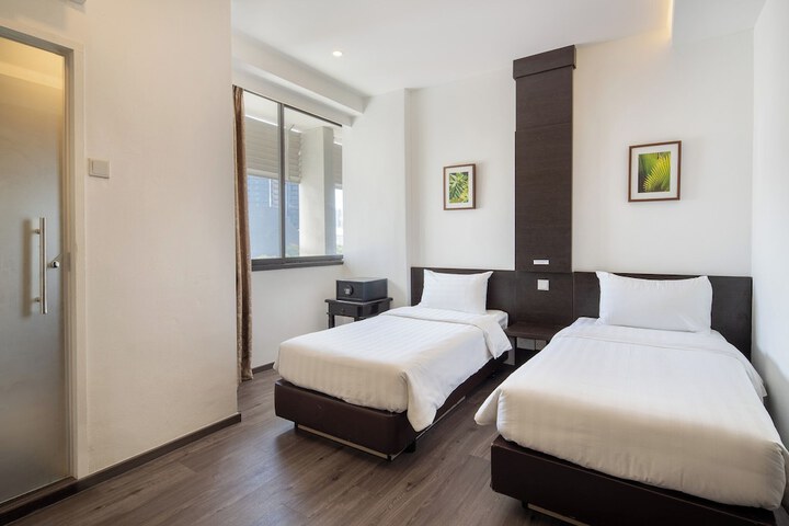 Room 4 of 14