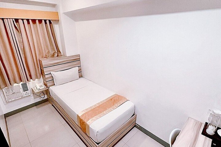 Room 6 of 24