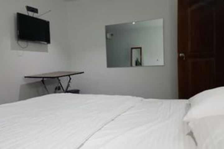 Room 8 of 22