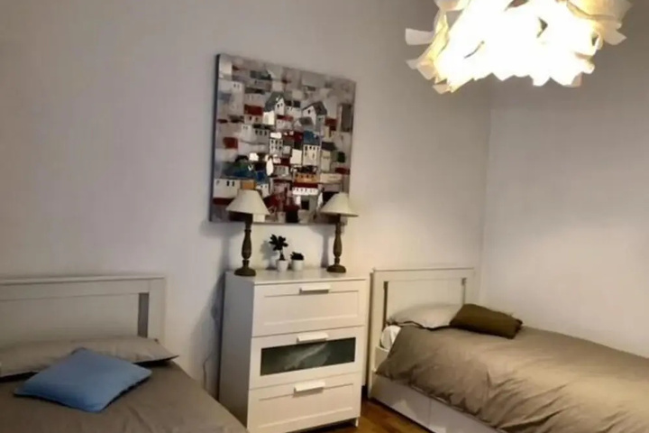 Room 2 of 10
