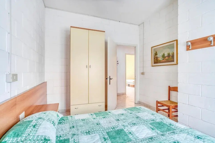 Room 2 of 13