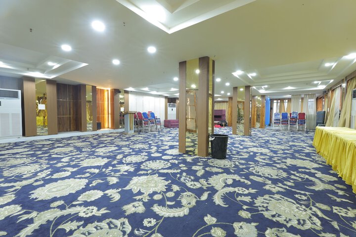 Ballroom/Hall 122 of 140