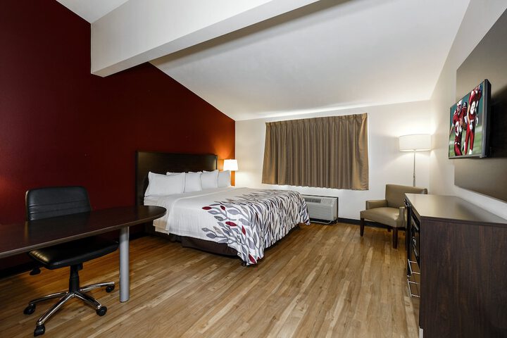 Room 10 of 32