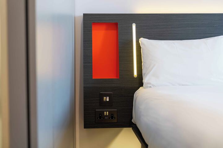 Room 34 of 59