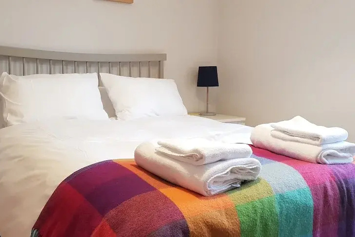 Room 2 of 9