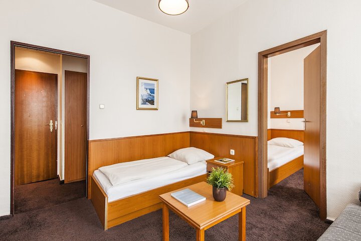 Room 5 of 49