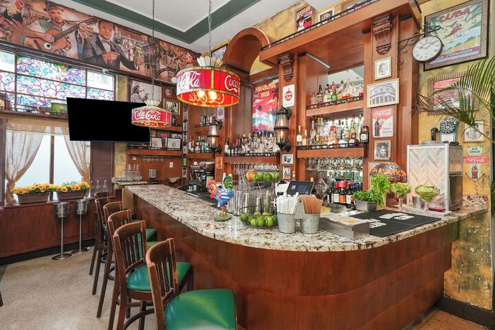 Lobby lounge