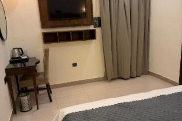 Room 6 of 11
