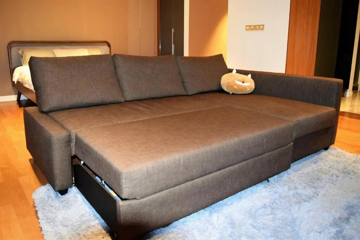 Room 2 of 5