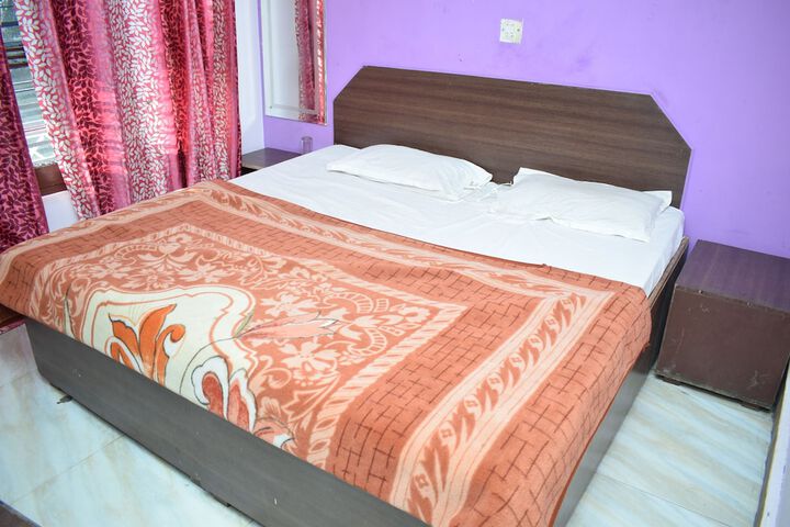 Room 4 of 16