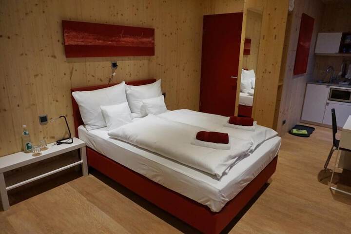 Room 6 of 65