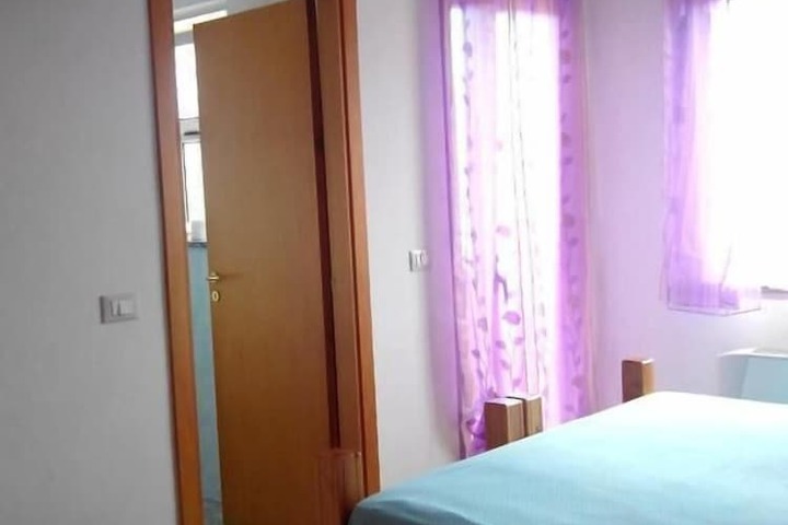 Room 13 of 42