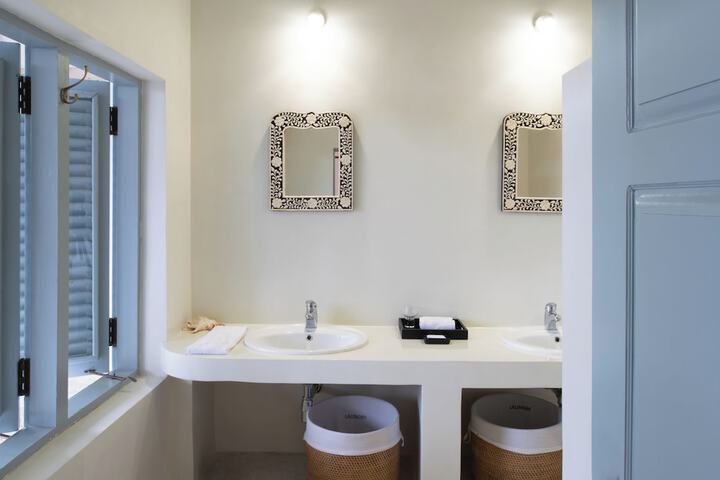 Room 15 of 53