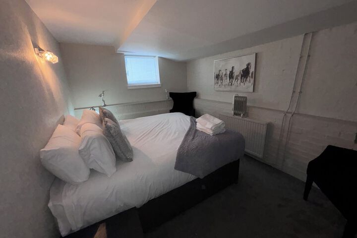 Room 52 of 106