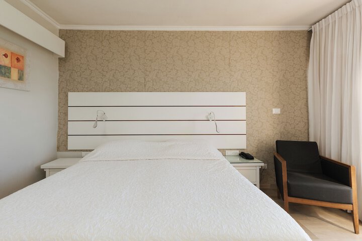 Room 8 of 22