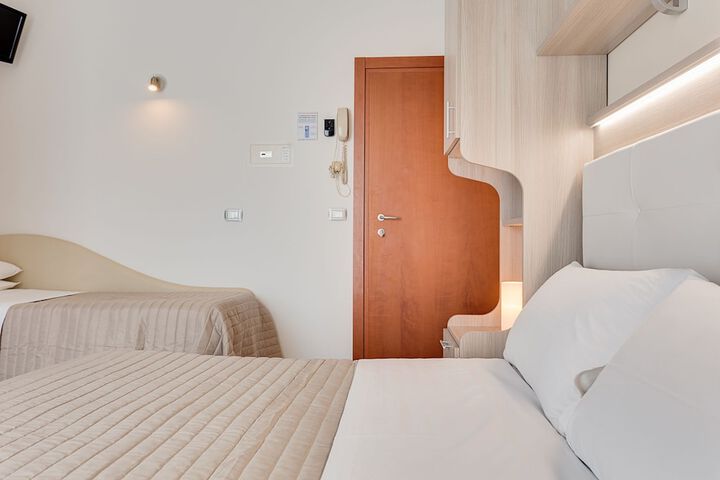 Room 15 of 16