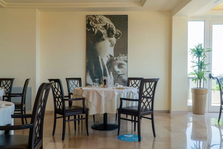 Dining 80 of 108