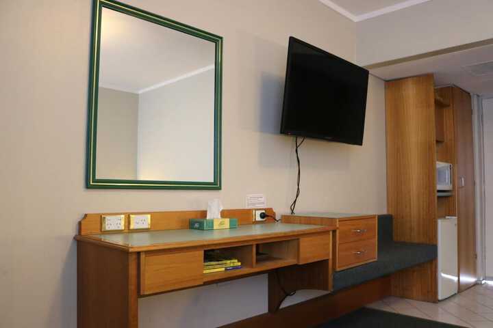 Room 13 of 32