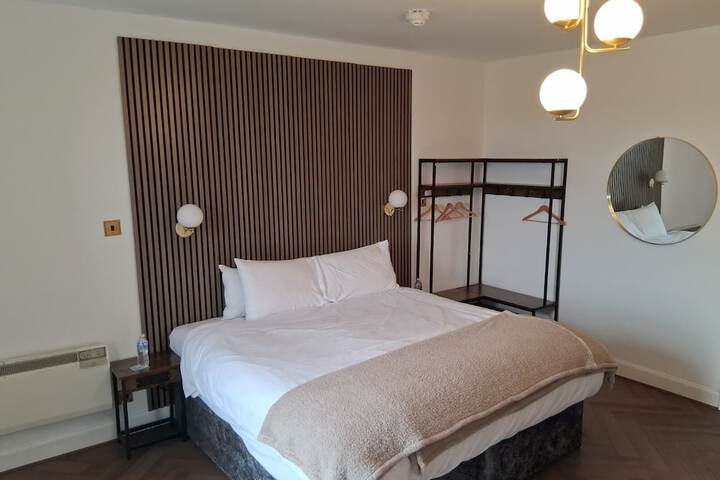 Room 12 of 16