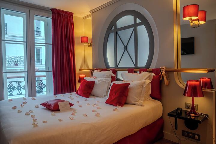 Room 32 of 65