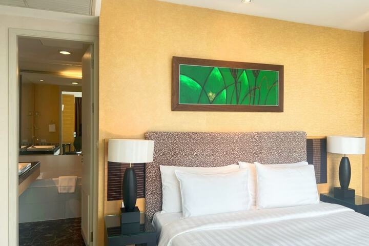 Room 13 of 78