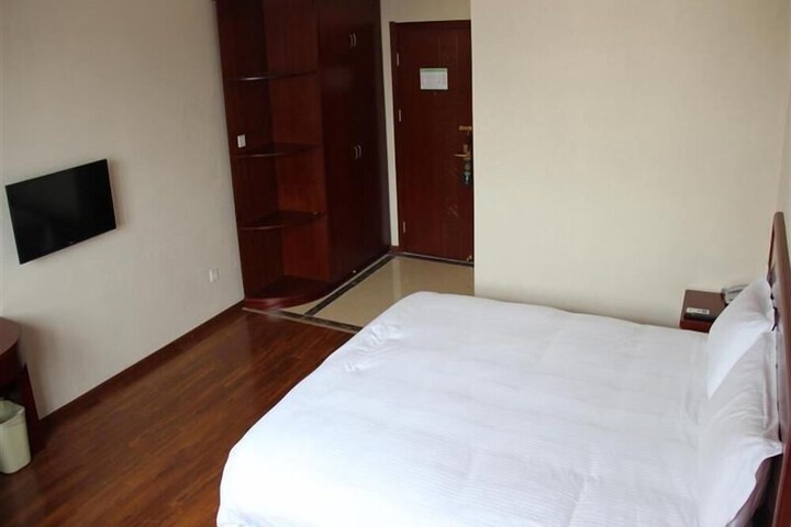 Room 10 of 17