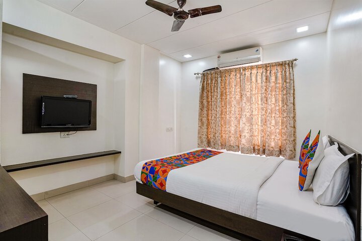 Room 12 of 30