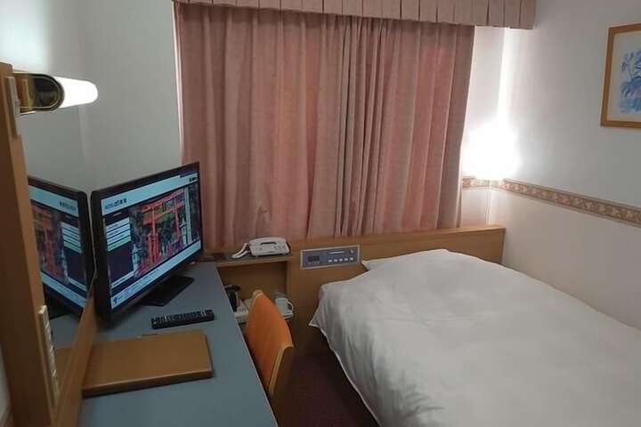 Room 4 of 6