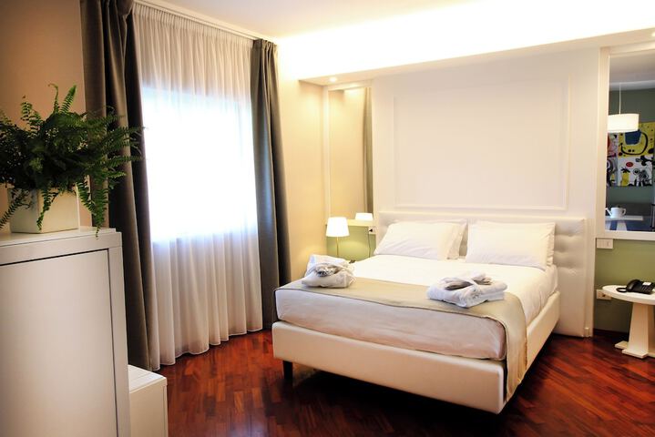 Room 16 of 105