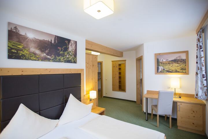 Room 21 of 70