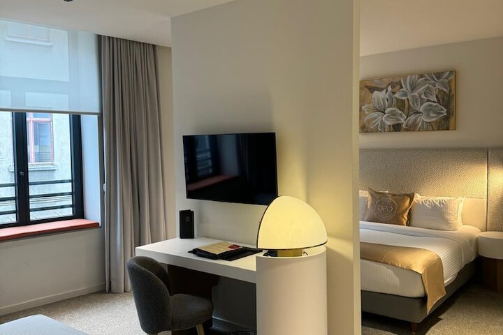 Room 34 of 105