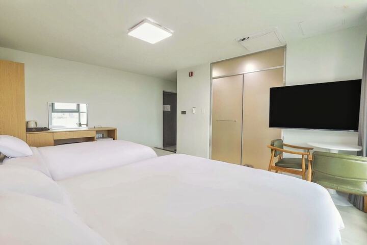 Room 18 of 76