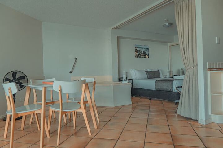 Room 16 of 90