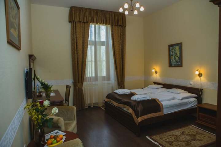 Room 6 of 37