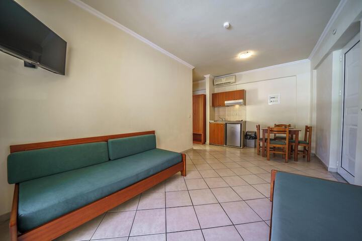 Room 104 of 179