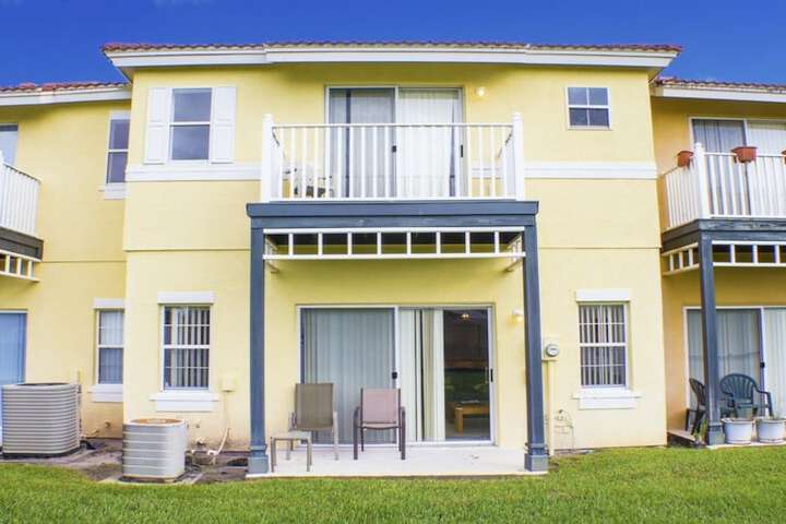 Hotel Exterior 16 of 23