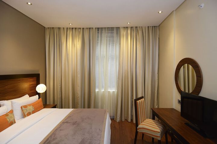 Room 12 of 60