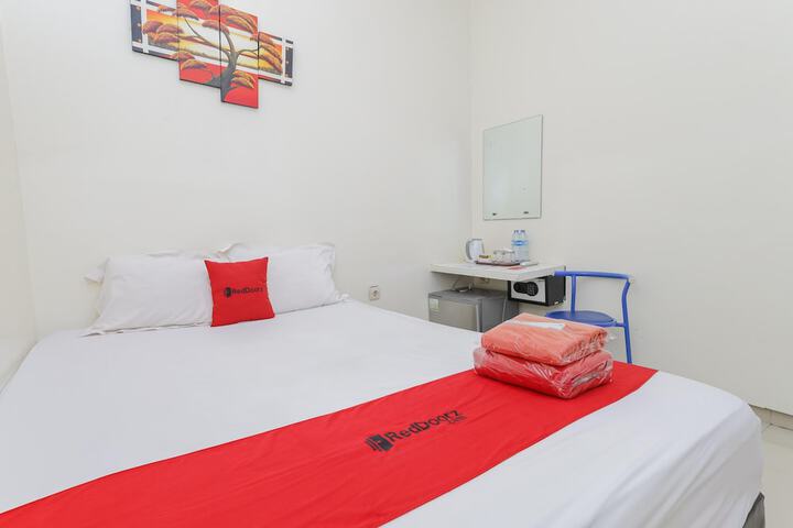 Room 8 of 28