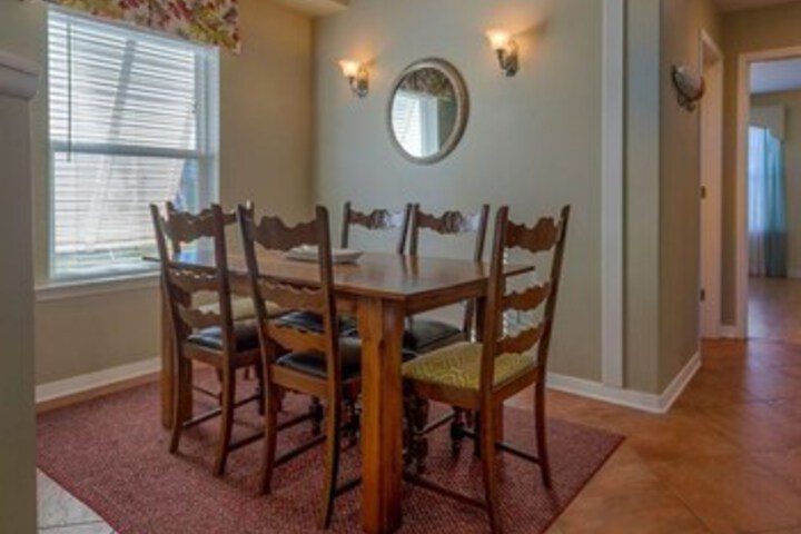 Dining 9 of 29