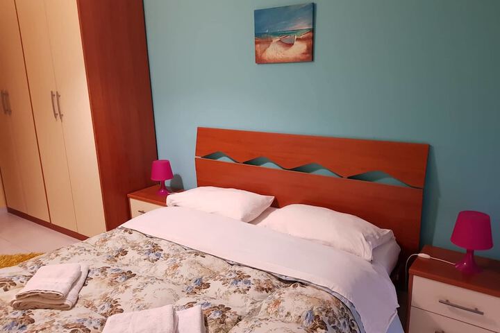 Room 6 of 46