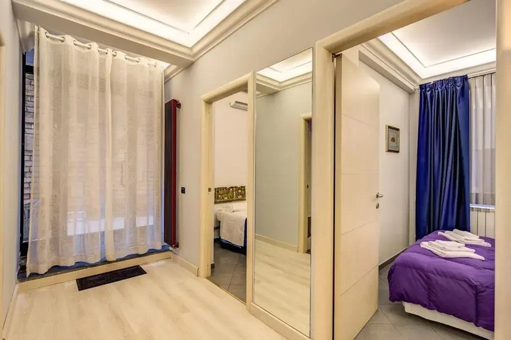 Room 5 of 12