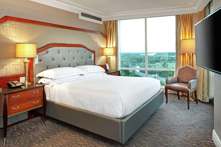 1 King Bed Lake View (56 of 69)